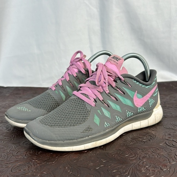 NIKE FREE RUNS 5.0 SIZE(7.5) - Picture 3 of 6